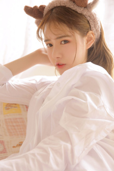 透明比基尼泳衣美女